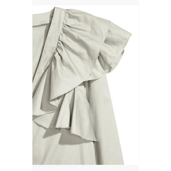 H&m light green ruffled blouse - Picture 2 of 2